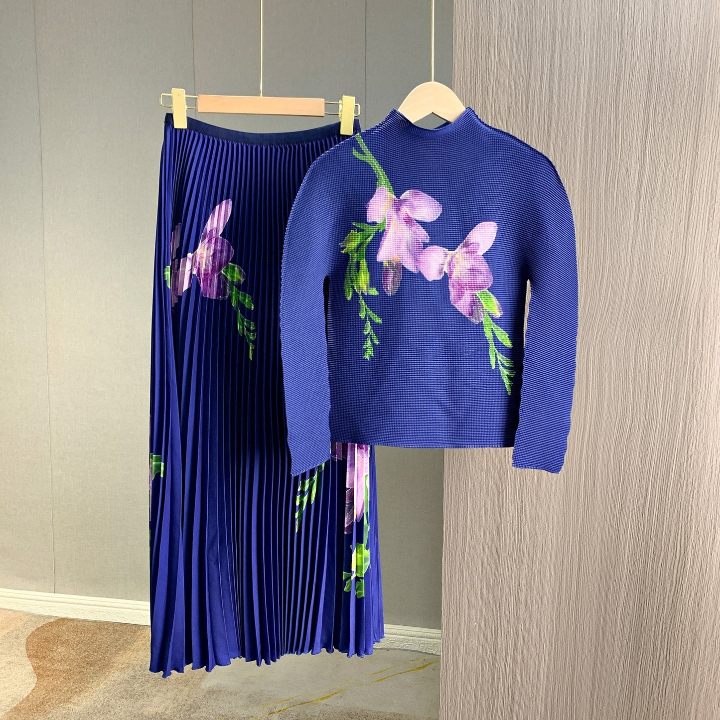 Retro Pleated Fashion Floral Suit Autumn and Winter New Miyake Elastic Top Waist Design Skirt Two-Piece Set